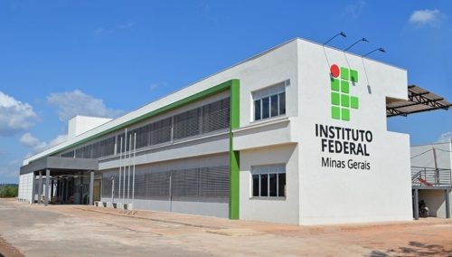 01 - Campus Ipatinga, fachada lateral de prédio