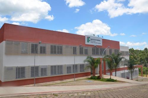 11 – Campus São João Evangelista Estrutura do Prédio IV com laboratórios